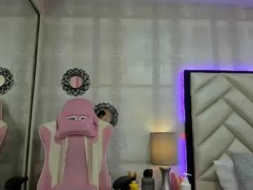 Hazelmoret from Chaturbate