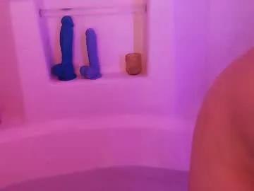 Herr0yalhighness from Chaturbate