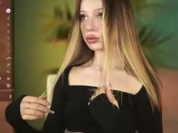 heyydoraa_ from Chaturbate