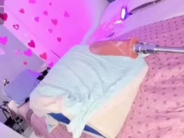 Hillary_smile from Chaturbate