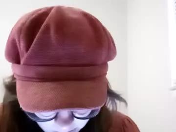 holly992105 from Chaturbate