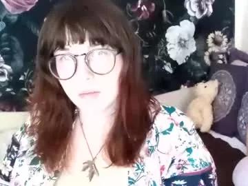 holly992105 from Chaturbate