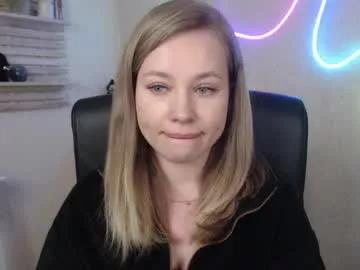 holly_bb95 from Chaturbate