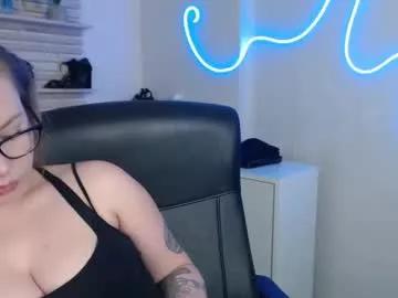 holly_bb95 from Chaturbate
