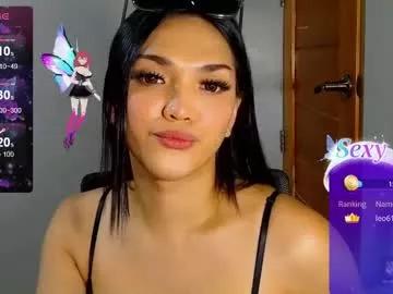 hollywoodbitch from Chaturbate