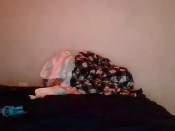 Hoodlatelatenightshow from Chaturbate