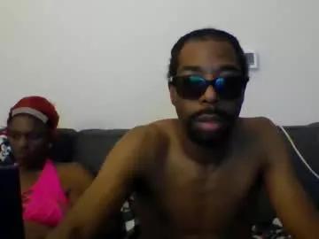 Hoodlatelatenightshow from Chaturbate