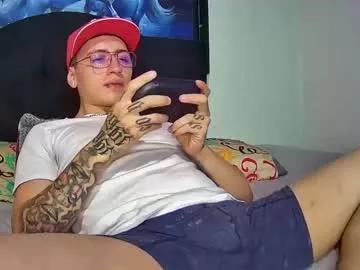 Juliandr18 from Chaturbate
