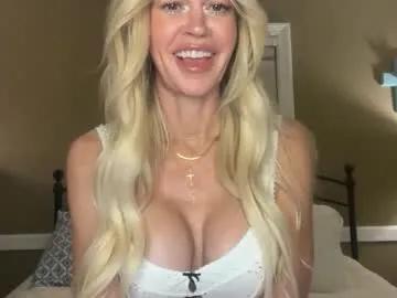 Karabearr from Chaturbate