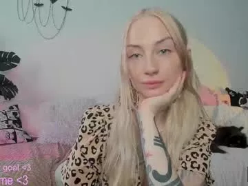 Kiki_cute__ from Chaturbate