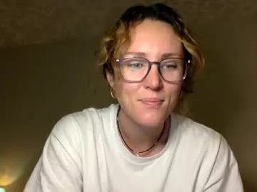 kikiraebabyy on Chaturbate 