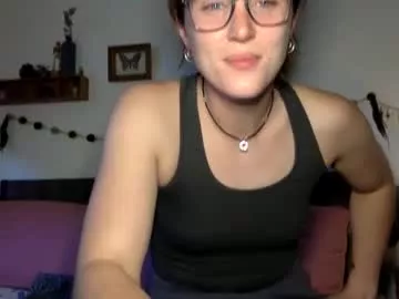 kikiraebabyy on Chaturbate 