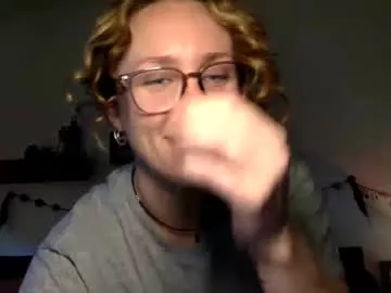 kikiraebabyy on Chaturbate 