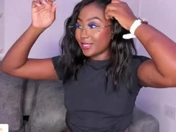 kisshalovee from Chaturbate