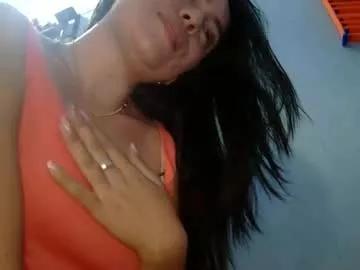 kissmelovejummy from Chaturbate