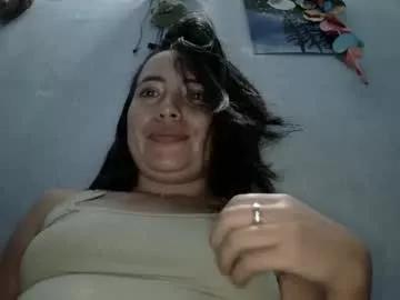 kissmelovejummy from Chaturbate