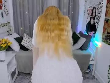 laly_peach from Chaturbate