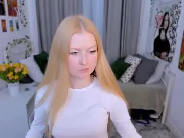 laly_peach from Chaturbate