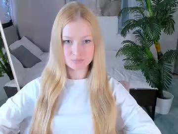 laly_peach from Chaturbate