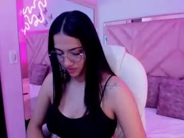 larahjones from Chaturbate