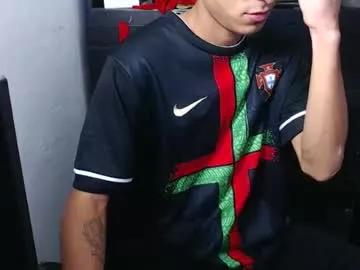 Latin_hot_kevin from Chaturbate