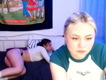 lilies_and_minipoots on Chaturbate 