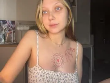 lilies_and_minipoots on Chaturbate 