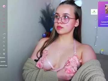 lilysweet13 from Chaturbate