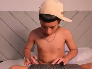 Little_kris1 from Chaturbate