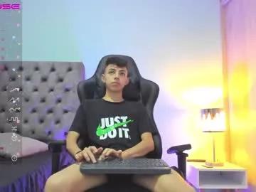 Cling to live show with littlexash from Chaturbate 