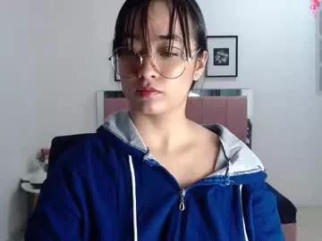 lulufox_f_w from Chaturbate