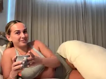 Lululovessu from Chaturbate