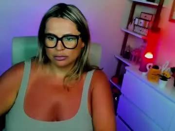 luxxx_diana from Chaturbate