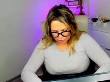 luxxx_diana from Chaturbate