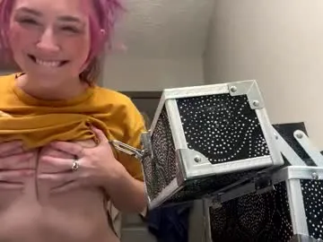 lynnkitten69000 on Chaturbate 