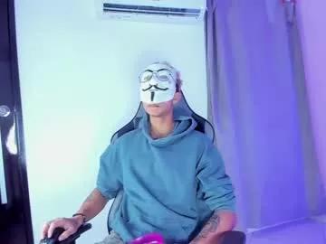 Maximo_romano from Chaturbate