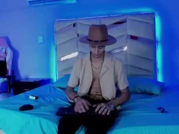 Maximo_romano from Chaturbate