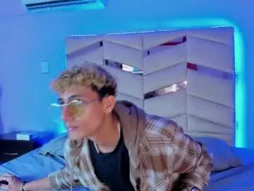Maximo_romano from Chaturbate