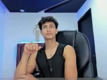 Maximo_romano from Chaturbate