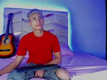 Maximo_romano from Chaturbate