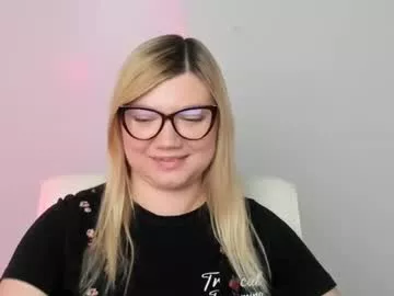 Molly_moree from Chaturbate