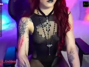 nelle_ from Chaturbate