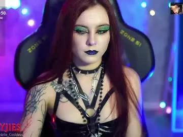 nelle_ from Chaturbate