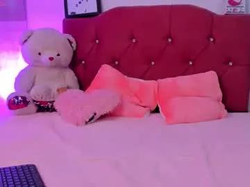 Nikii_28 from Chaturbate