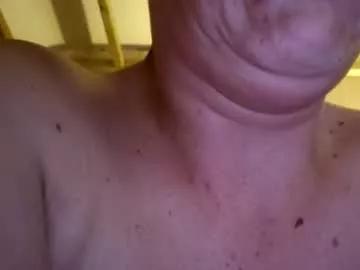 Peachesandsteve69 from Chaturbate