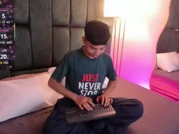 Peter_chase from Chaturbate