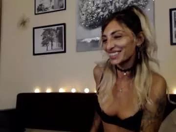 Prettyalmaa from Chaturbate