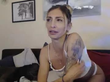 Prettyalmaa from Chaturbate