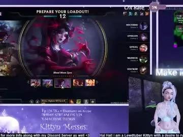sassykittyn from Chaturbate
