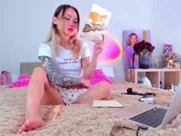 Strawberrypie99 from Chaturbate